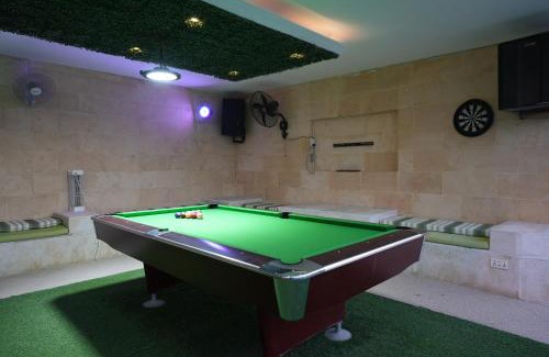 Al Dhaid Villa | 1001 nights , Wild farm Football, Jacuzzi, BBQ Sharjah