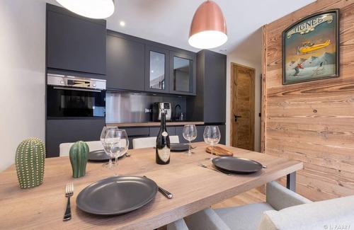 Tignes Apartment | 100m from resort center, 3rd floor, balcony, tv, ski locker, 35m², Tignes