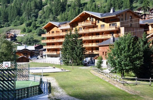 Les Brevieres Apartment | 100m from ski lifts, fitness, swimming pool, sauna, hammam, balcony, tv, 50m², Tignes