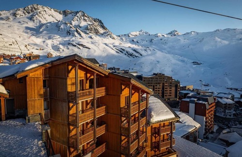 Val-Thorens Apartment | 100m from ski slopes, fitness, swimming pool, sauna, jacuzzi, hammam, balcony, fireplace or stove