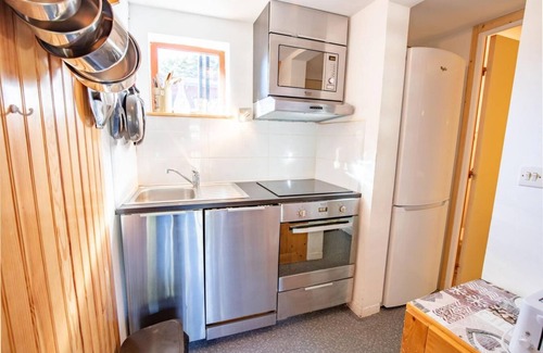 Villarodin-Bourget Apartment | 100m from ski slopes, 1st floor, balcony, parking, tv, ski locker, 47m², La Norma