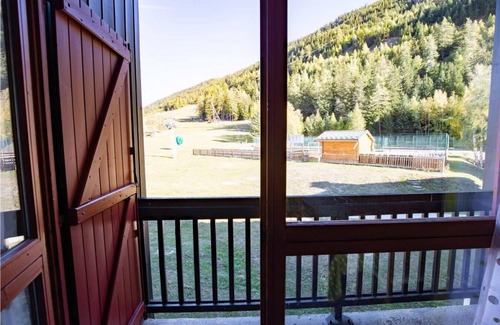 Villarodin-Bourget Apartment | 100m from ski slopes, 1st floor, balcony, parking, tv, ski locker, 47m², La Norma