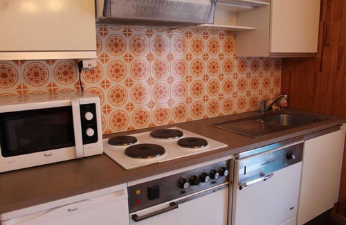 Les Claux Apartment | 100m from ski slopes, 1st floor, balcony, tv, ski locker, 38m², Vars
