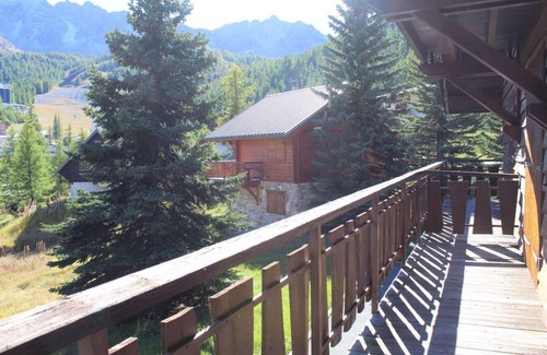 Les Claux Apartment | 100m from ski slopes, 1st floor, balcony, tv, ski locker, 38m², Vars