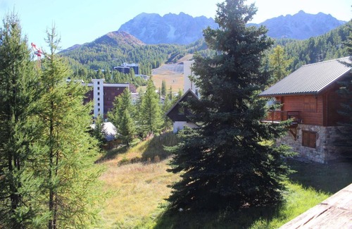 Les Claux Apartment | 100m from ski slopes, 1st floor, balcony, tv, ski locker, 38m², Vars