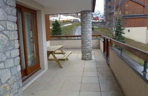 Vallandry Apartment | 100m from ski slopes, 1st floor, terrace, tv, 50m², Peisey-Vallandry