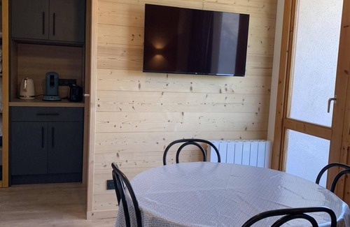 Montalbert Apartment | 100m from ski slopes, 2nd floor, view mountain, balcony, tv, ski locker, 30m², Montalbert