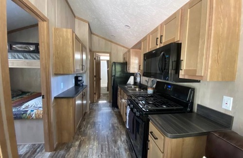Logan Cabin | 101) Cardinal Farmhouse Style Cabin. Close to Hocking Hills State Park and more!