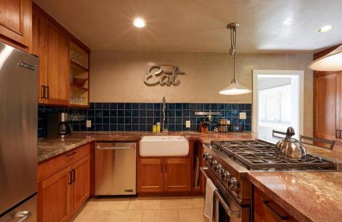 Northeast Santa Fe House | 101 Llano Largo