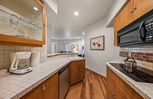 Olympic Valley Condo | 101 | Relaxing 1BD Stay - A/C, Pool, Sauna, Tennis