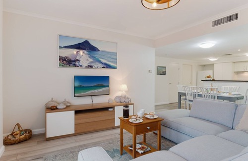 Shoal Bay Apartment | 101 The Breakwater 2 Messines - Linen, Wifi, Air con