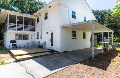 Folly Beach House | 1010 E Ashley - Two Kitchens - Steps to Beach