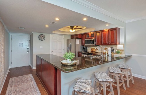 Holiday Isle Condo | 1033 - Shoreline Towers Stunning Beachfront Condo Free Beach Setup