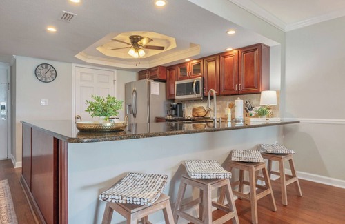 Holiday Isle Condo | 1033 - Shoreline Towers Stunning Beachfront Condo Free Beach Setup