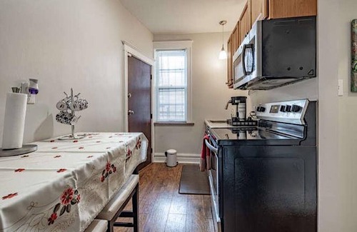 St. Louis Apartment | #104 amazing location near Washington university 🌺