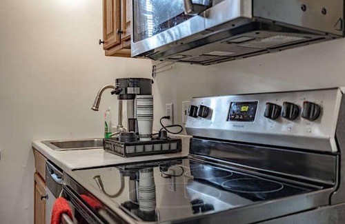 St. Louis Apartment | #104 amazing location near Washington university 🌺