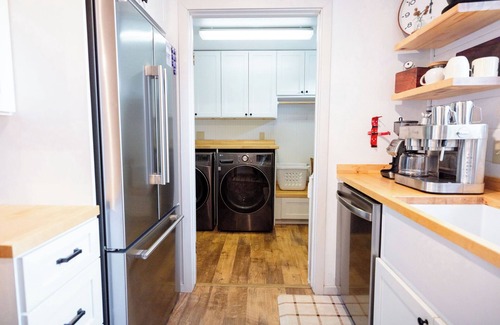 Sitka House | 105 Patterson Way - 3 bed, 1 bath