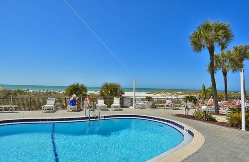 Madeira Beach Condo | 106 m² Condo ∙ 2 bedrooms ∙ 6 guests