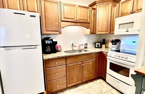 Isle of Palms Condo | #107 Cozy Corner 2 Bed 2 Bath Beachy Condo