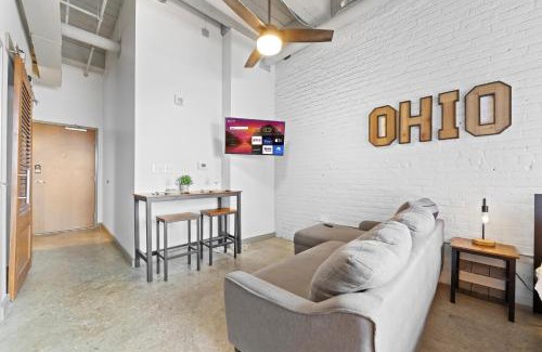 Downtown Cleveland Apartment | 107-Cozy Loft Haven Parking Fast Wi-Fi Cafe