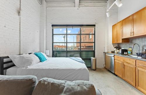 Downtown Cleveland Apartment | 107-Cozy Loft Haven Parking Fast Wi-Fi Cafe
