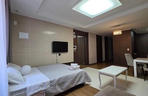 Almaty District Apartment | 108 Хайвилл 2х на 1-6 гостей с 2-мя кроватями и раскладной диван