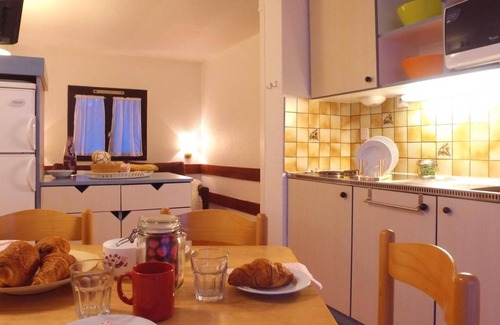 Saint-Leger-les-Melezes Apartment | 10m from ski slopes, swimming pool, sauna, hammam, parking, tv, ski locker, 35m²