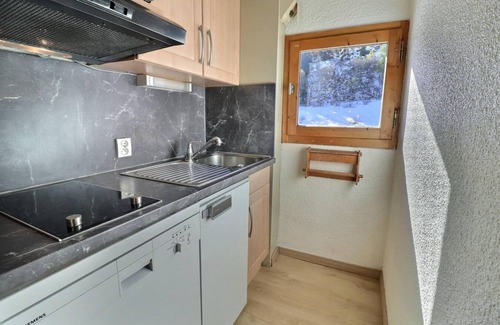 Meribel-Mottaret Apartment | 10m from ski slopes, 5th floor, balcony, 34m², Méribel-Mottaret