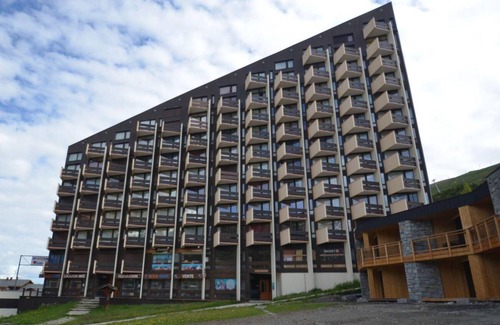 Les Menuires Apartment | 10m from ski slopes, 6th floor, balcony, tv, ski locker, 36m², Les Menuires