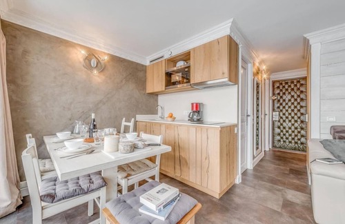 Tignes le Lac Apartment | 10m from ski slopes, 3rd floor, view mountain, balcony, tv, ski locker, 26m², Tignes