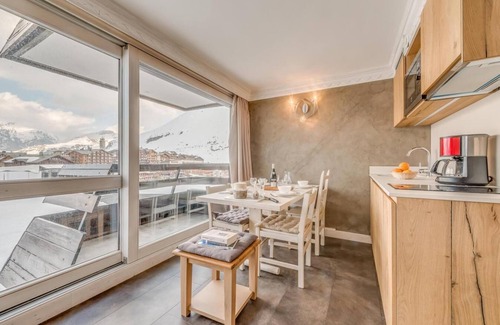Tignes le Lac Apartment | 10m from ski slopes, 3rd floor, view mountain, balcony, tv, ski locker, 26m², Tignes