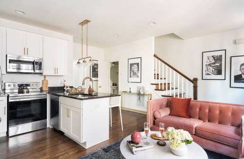 Chestnut Hill Apartment | 10min to Broadway/DT | 6BR (2 homes) | Hart Suites