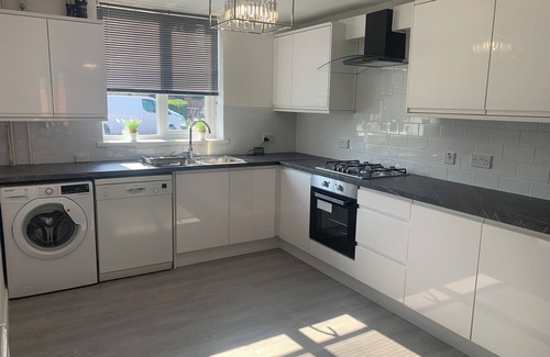 Kidlington House | 10min to Oxford - 3 Bedrooms - Sleeps 7 - Pets Ok