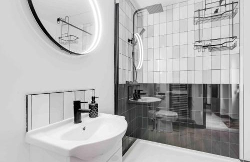 Everton House | 10min Walk To Stadium Sofabed Wm & Dishwasher