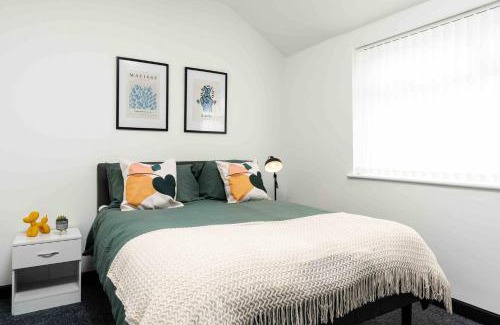 Everton House | 10min Walk To Stadium Sofabed Wm & Dishwasher