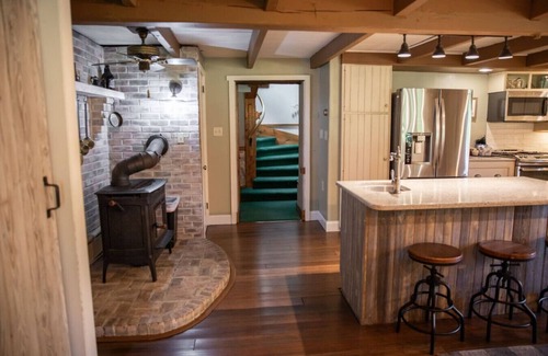 Cumbola House | 11-Acre Farmhouse Retreat | Creek, Pool, Hot Tub