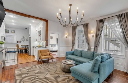 Cannonborough Elliotborough House | 11 Bedroom Complex- 3 Blocks From King St!