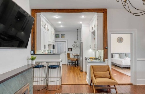 Cannonborough Elliotborough House | 11 Bedroom Complex- 3 Blocks From King St!