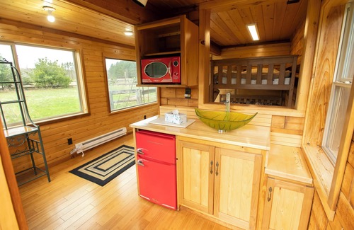 Vulcan House | 11 Beds Sleeps 20+. Pets OK. 4 Bedrooms, Bonus Room, Bunk House, Pool Table