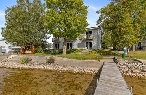 Lake City Hotel | 11 Family Lakefront Studios on Lake Missaukee - Sleeps 40