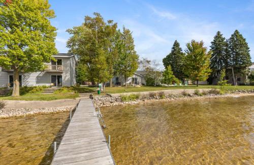 Lake City Hotel | 11 Family Lakefront Studios on Lake Missaukee - Sleeps 40