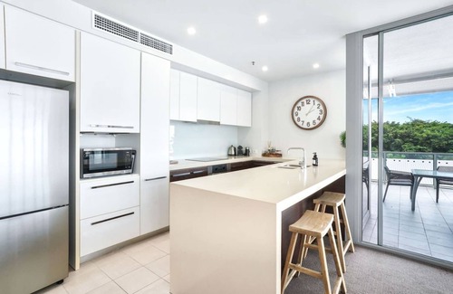 Cairns Central Business District Condo | 11 Harbour Lights- Luxury Waterfront 3BR Apartment | Ocean Views | Pool + Sauna