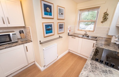 Keswick Cottage | 11 Howrah's Court - an apartment that sleeps 4 guests in 2 bedrooms