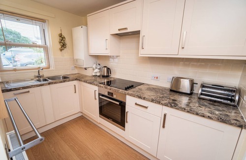 Keswick Cottage | 11 Howrah's Court - an apartment that sleeps 4 guests in 2 bedrooms