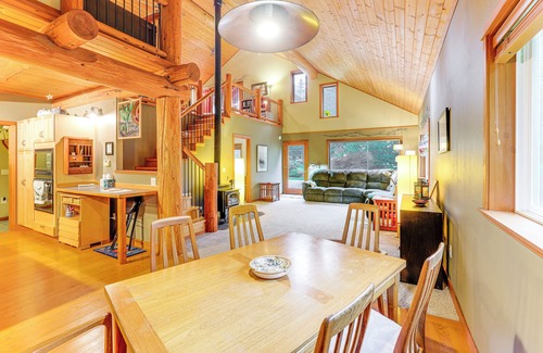 Port Angeles House | 11 Mi to Olympic National Park: Home w/Deck!