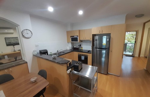 Adelaide Central Business District Apartment | 11 on Hurtle. Comfortable 3 Bedroom Apt Central CBD Location. Long stay welcome.