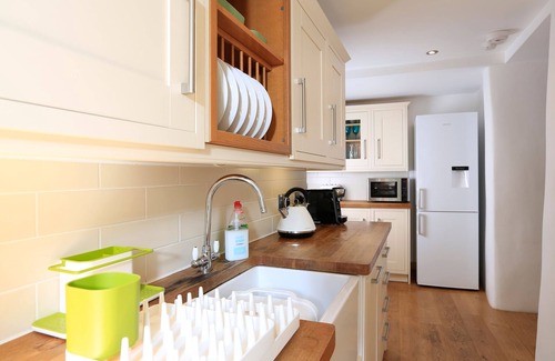 Dartmouth Cottage | 11 RIDGE HILL, family friendly, with a garden in Dartmouth
