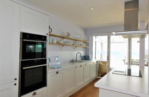 Sheringham House | 11 Seaview