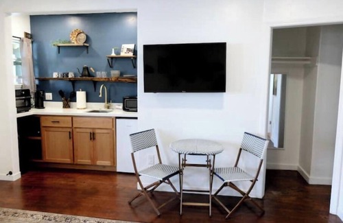 Mariposa Apartment | #11 Vintage Downtown Apt - Historic Mainstreetnn