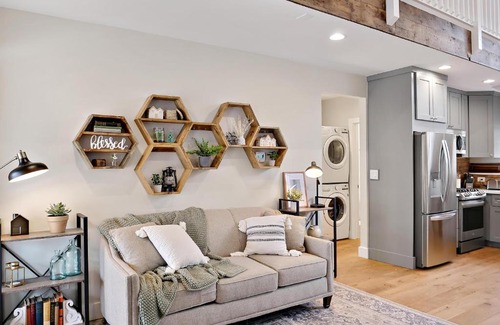 Castle Rock House | 110 Lewis St